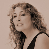 portrait of Marcela Pavia copyright neos-music.com 15Kb