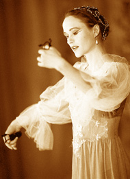Photo by Bernd Schumacher, showing Jasmin Seifried in the "Folies 
      d'Espagne" 24 April 2005, used with permission 25kB
